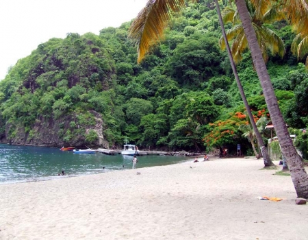 Hôtel dans un environnement paradisiaque à la plage des Pitons