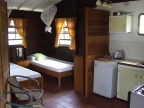 Küche unsd 2-Bett-Schlafzimmer in großem Chalet