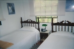 Schlafzimmer mit mit 2 Bette im Erdgeschoss