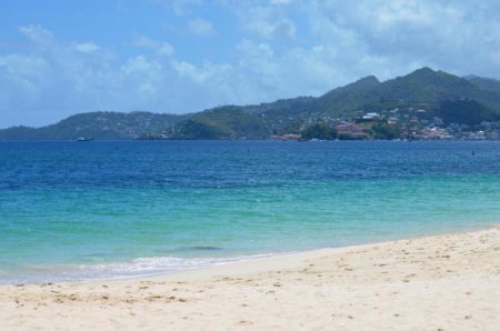 Allamanda Beach Resort: Strand vor dem Hotel