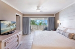 Two bedroom beachfront luxury suite (Wohnbeispiel)