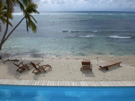 Coco Beach Resort: Blick auf Pool und Meer