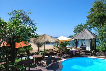 Tainos Cottages: Pool und Strand