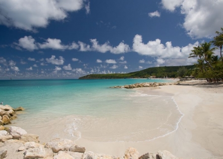 Plage en face de l'hôtel avec accès direct
